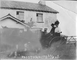 Mann og kvinne på vogn spent for hest i Raisthwaite, hvor Co