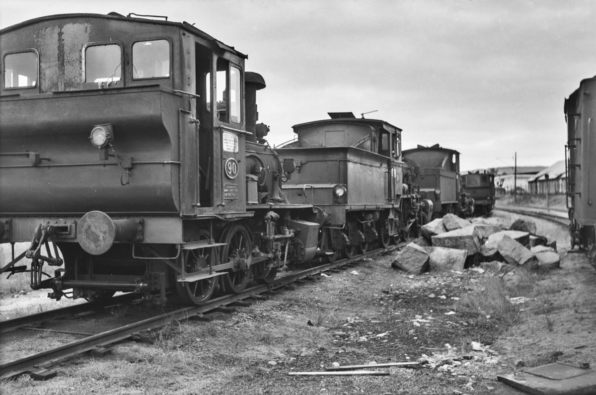 Hensatte damplokomotiver på Grorud verksted, fra venstre type 42a nr. 90,  type 21b nr. 315 og 27a nr. 297.