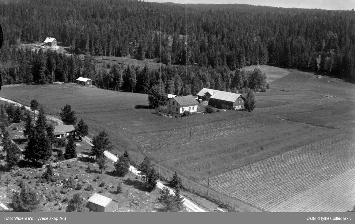 Myrvoll nordre 74/22. Flyfoto fra Rømskog.