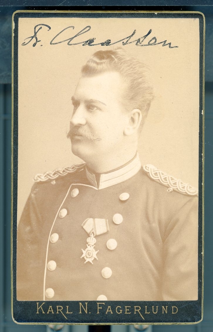 Kabinettsfotografi: Frans Claassen, i uniform.
