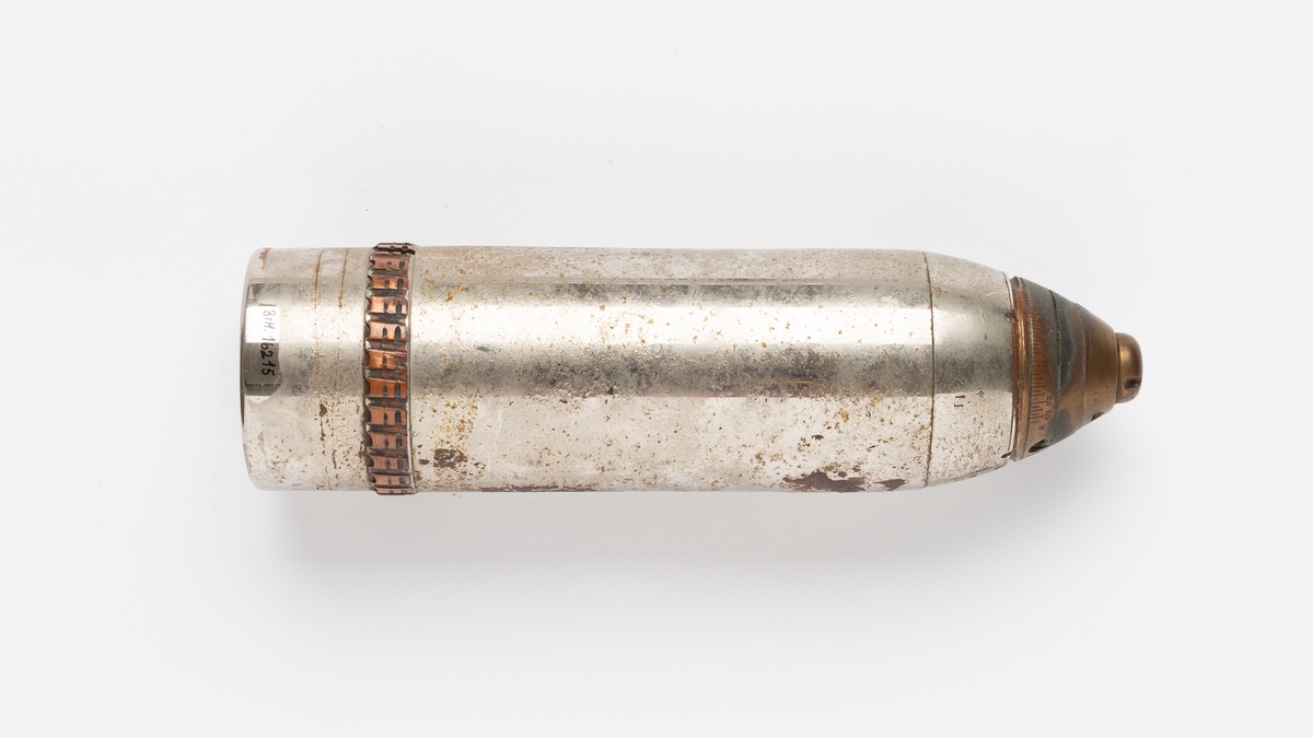 75 mm. granat fra feltkanon.  Riller og tallskive i messing.