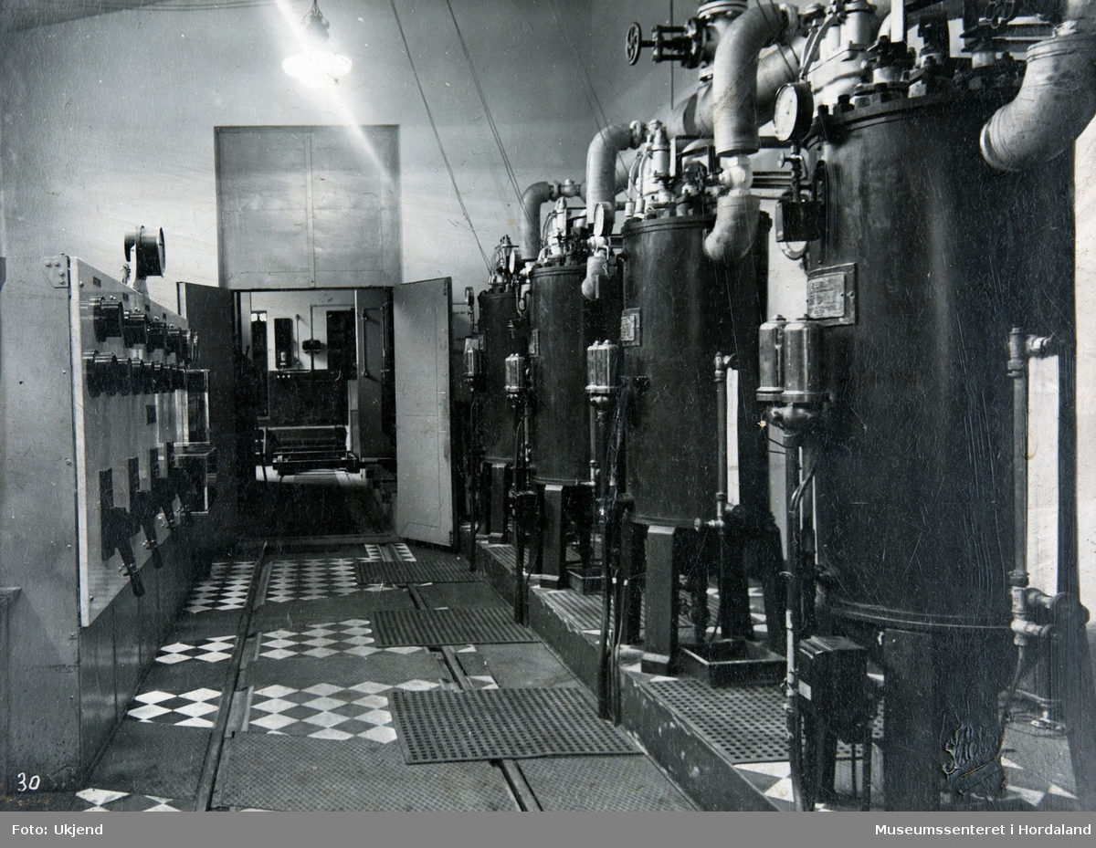 Elektrisk dampkjelhus. Foto frå produksjonen ved ullvarefabrikken, Dale Fabrikker i Vaksdal.