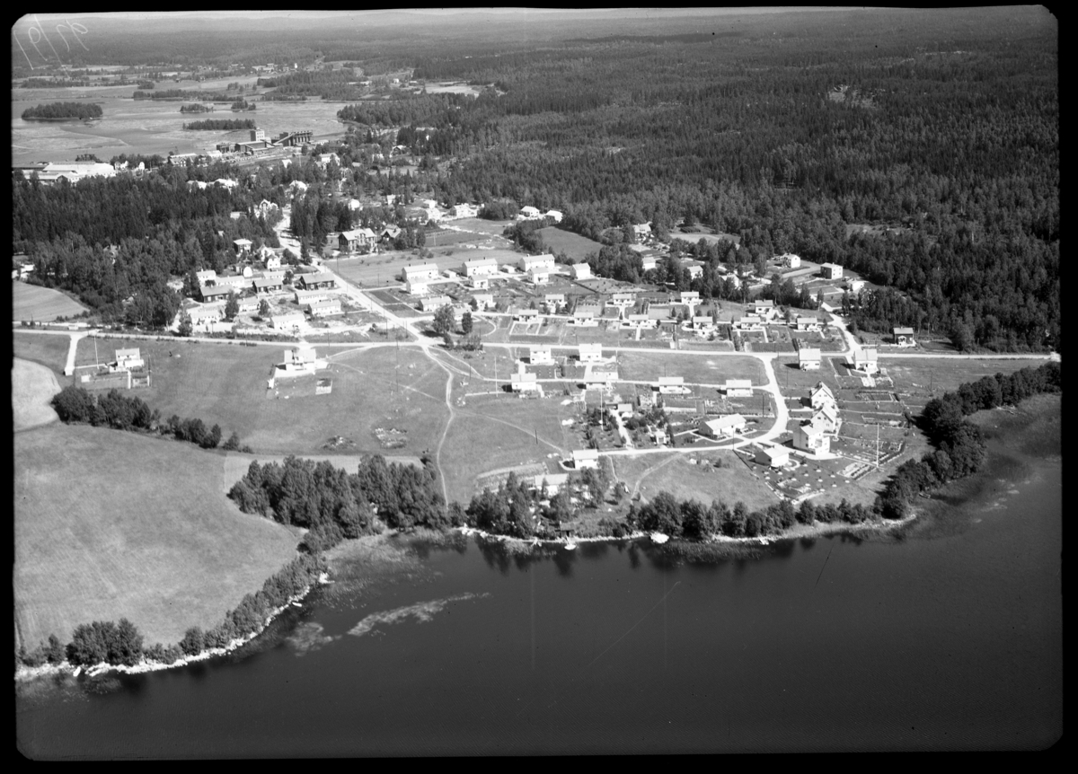 Flygfoto över Skinnskatteberg. Västmanlands läns museum / DigitaltMuseum