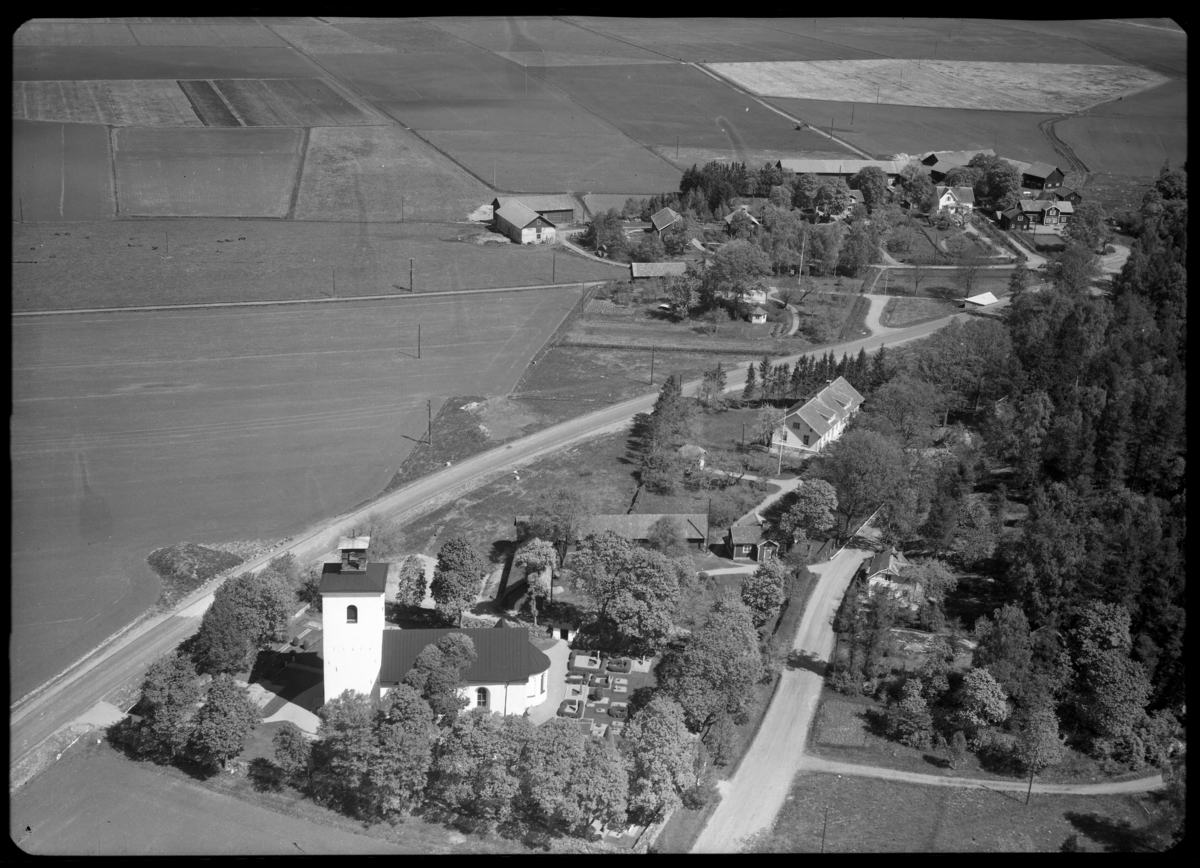 flygfoto-ver-tillberga-kyrka-v-stmanlands-l-ns-museum-digitaltmuseum
