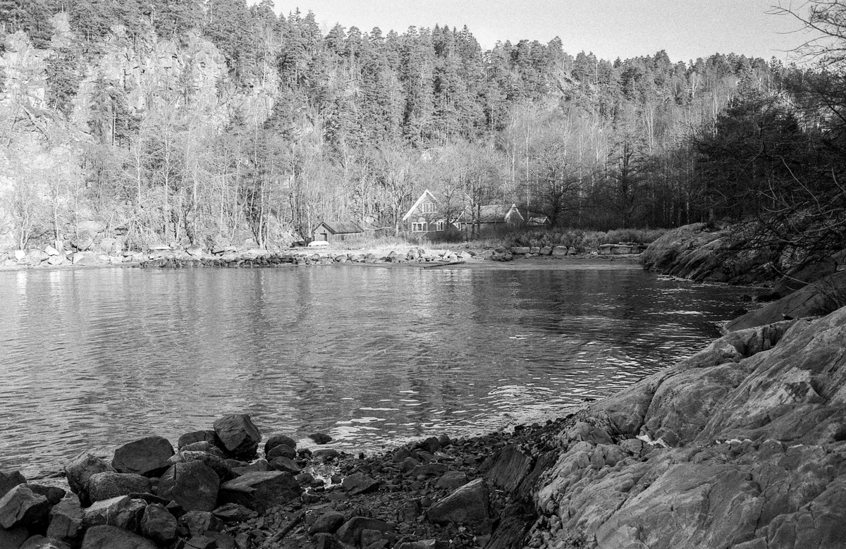 Emmerstadbukta, ren kloakk renner ut i bukta, hull på ledningen ...