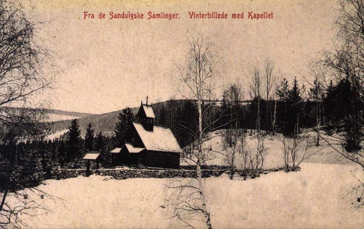 Postkort.  "De Sandvigske Samlinger, Lillehammer. Vinterbillede fra Kapellet"