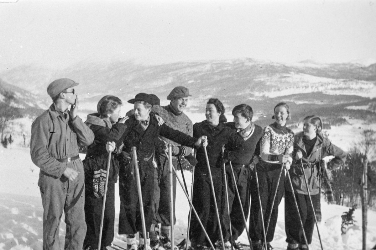 Voss Landsgymnas på skitur i 1937.