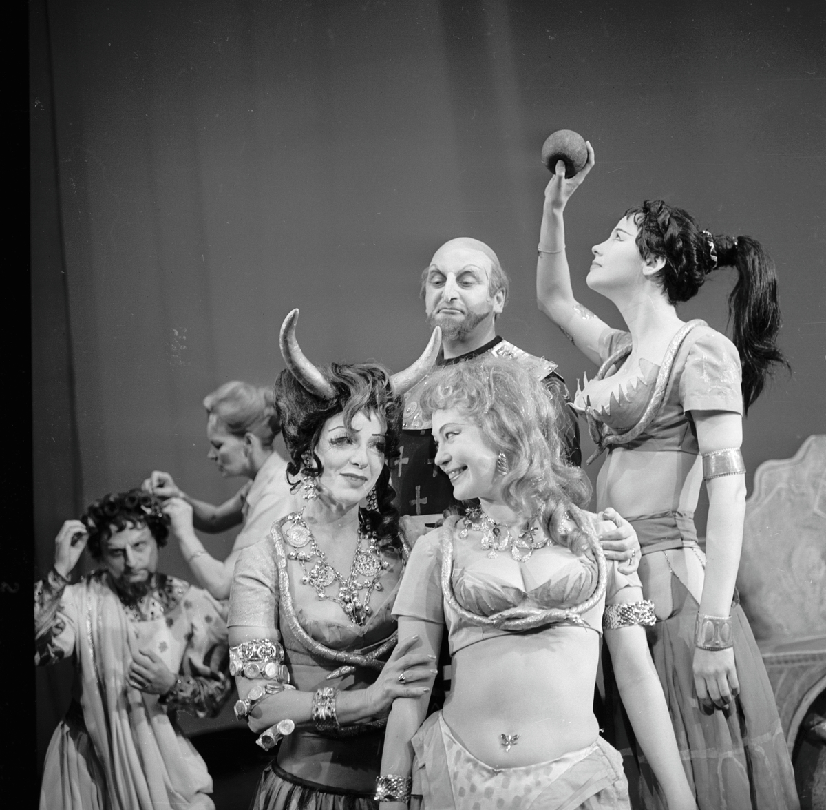Oppsetning av "Thesevs" på Det Norske Teater. Fotografert 10.05.1963.