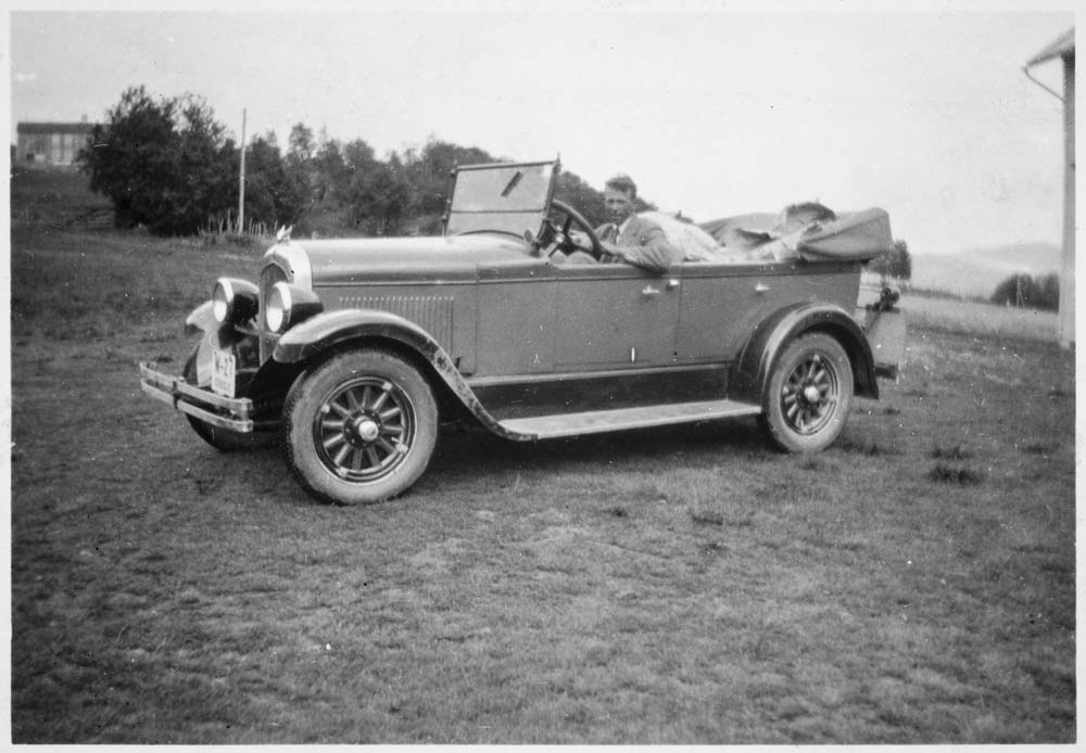 Gunnar Wikborg Vik i sin Chrysler Roadster (1928 modell?).