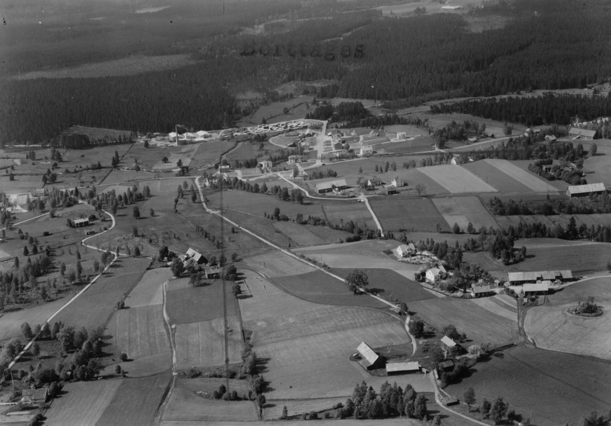 Flygfoto över Mulseryd i Jönköpings kommun. Nr L 703.