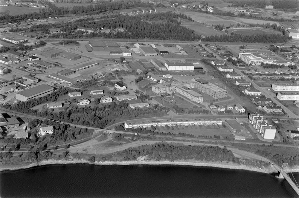 Flyfoto av Mosjøen. Sykehuset på Nyrud. Nyrudskogen øverst.