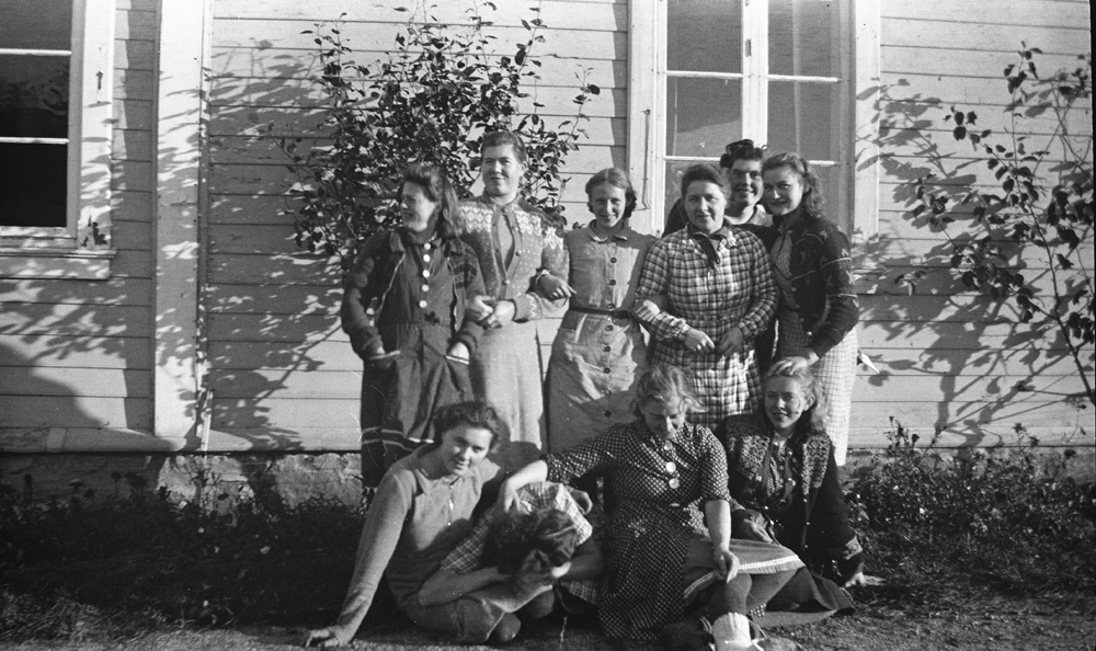 Elever på husmorskolen, Søvik 1941. - Helgeland Museum / DigitaltMuseum