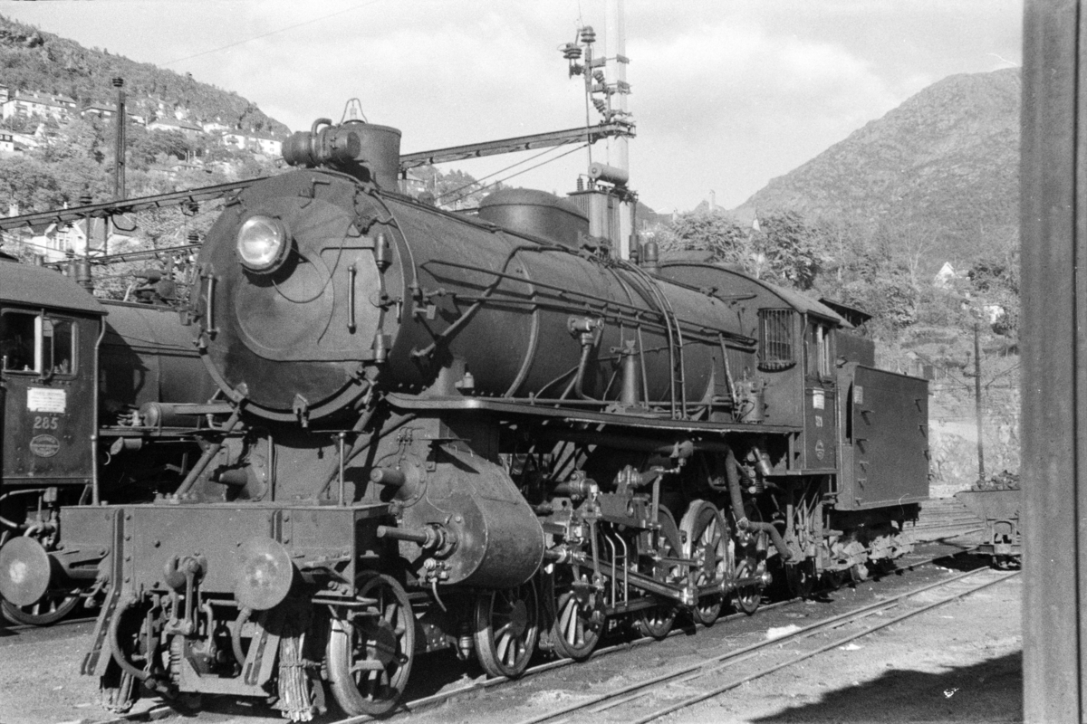 Damplokomotiv type 31a nr. 319 på Bergen stasjon.