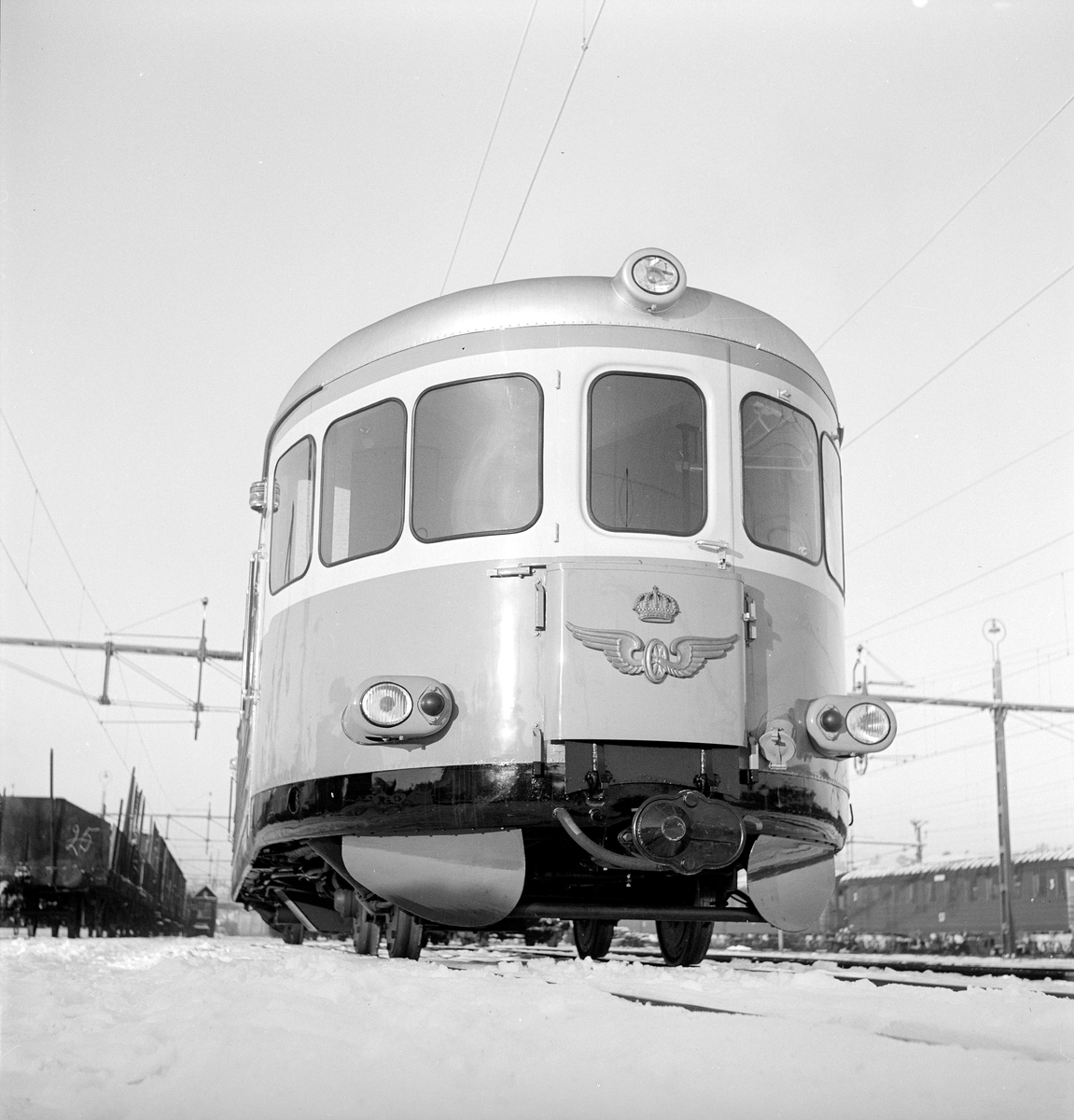 Statens Järnvägar, SJ YCo6 812. Motorvagn med stålkorg. De första fordonen insattes i ordinarie trafik i juni 1953.