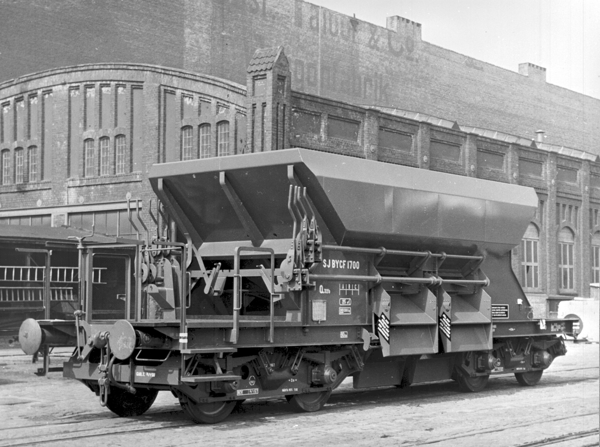 Statens Järnvägar, SJ Q32b 1700, 4-axlad makadamvagn. Bilden är tagen vid Waggonfabrik Talbot i Aachen, Tyskland.