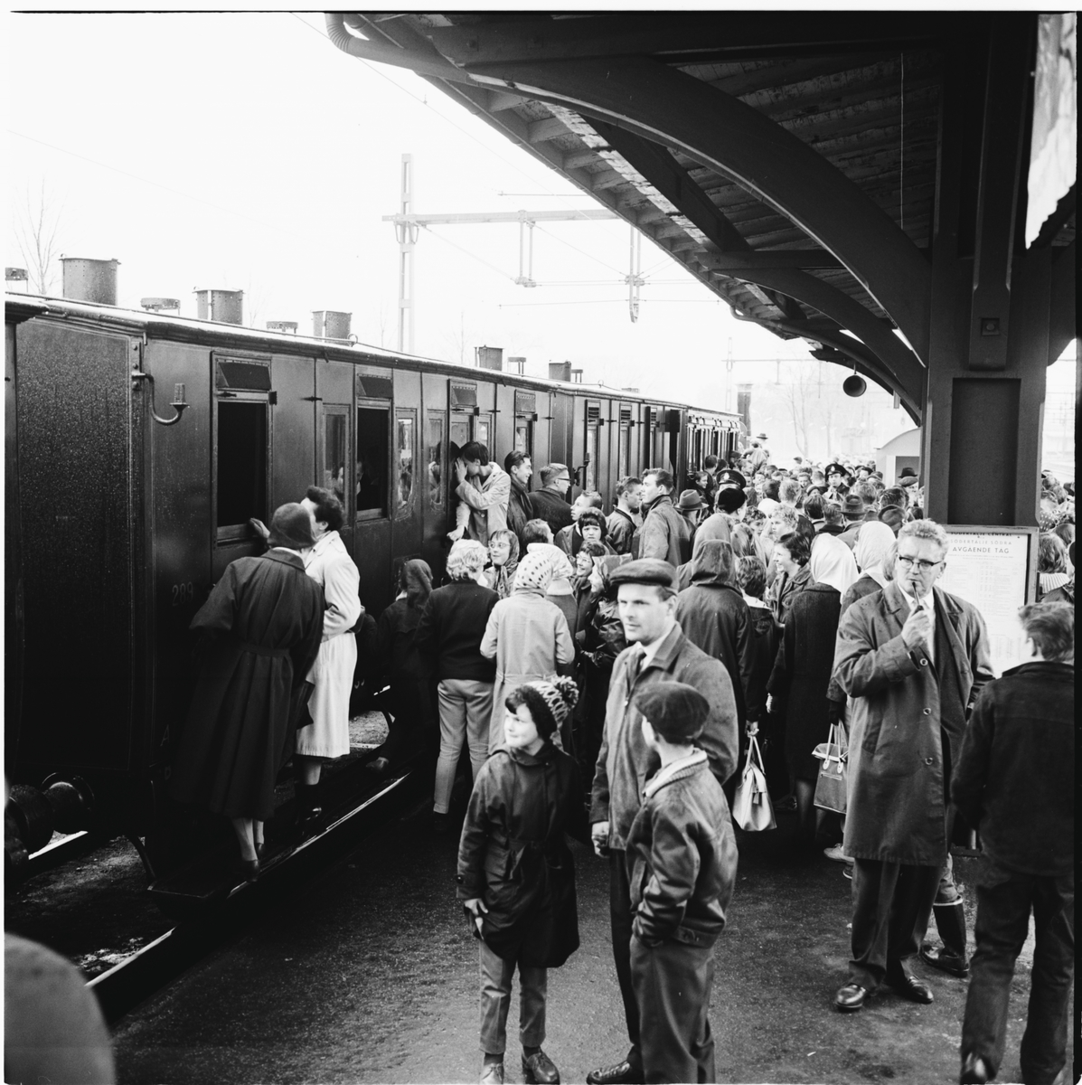Historiska tågets resa från Stockholm till Göteborg för invigningen av Tåg 62. KHJ CD 13. SJ C 182. SJ AB 289