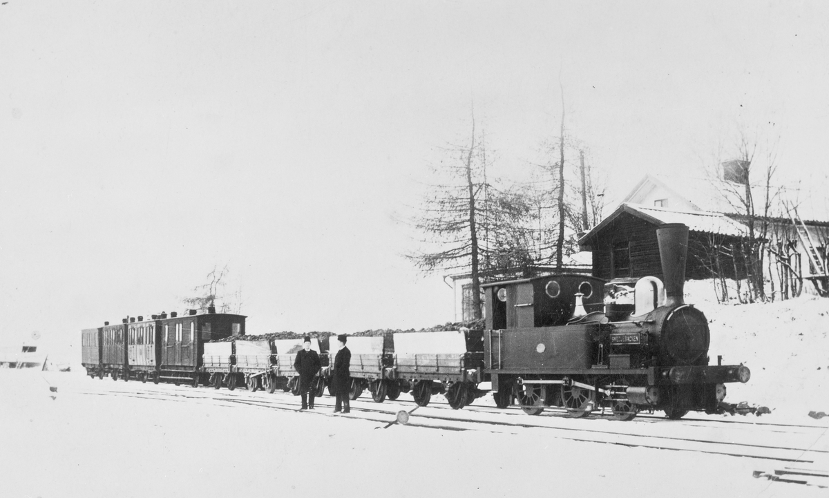 Wessman - Barkens Järnväg, senare Smedjebackens Järnväg, SmbJ, lok 3 "Smedjebacken." Marnäs station senare ändrad till Ludvika.