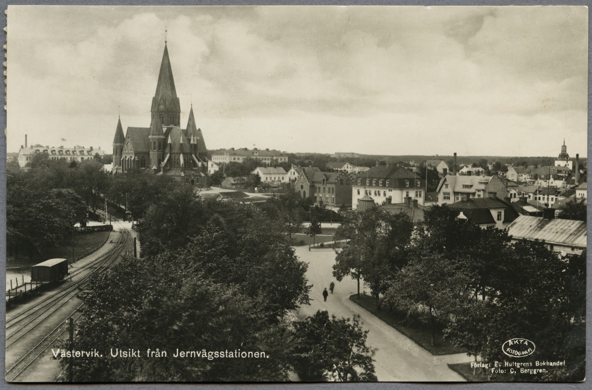 Vy över Västervik med S:t Petri Kyrka i bakgrunden. - Järnvägsmuseet ...