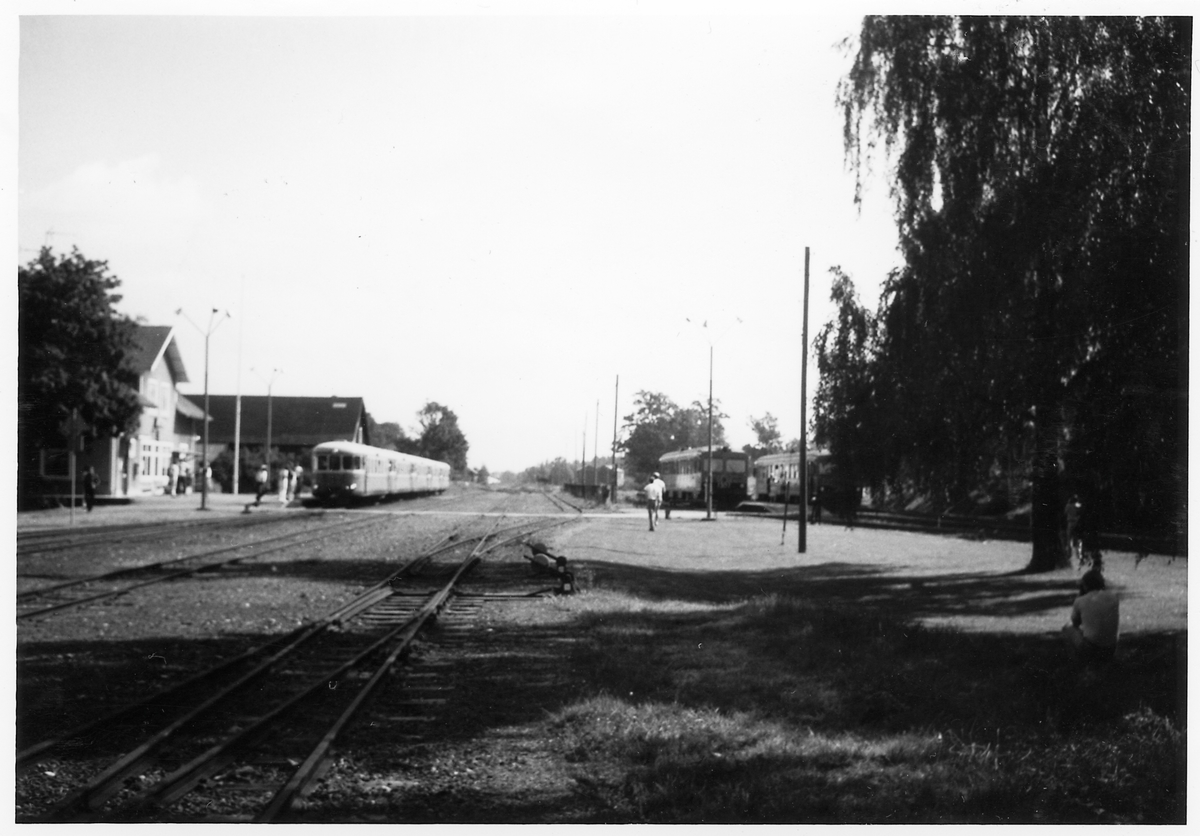 YP persontåg från Västervik till Växjö vid Åseda station.