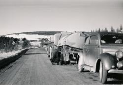 Reparasjon av henger på Volvo tankbil i 1960