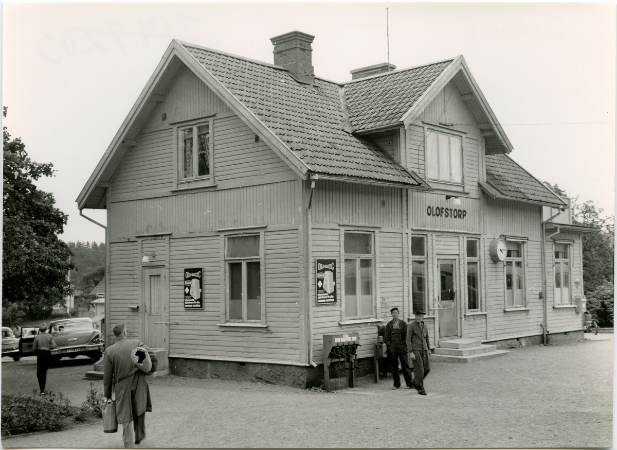 Öppnad 1900.  Stationshus i en och en halv våning i trä. Nedlagd 1967. Det finns i dag ett hembygdsmuseeum i gamla stationsbyggnaden