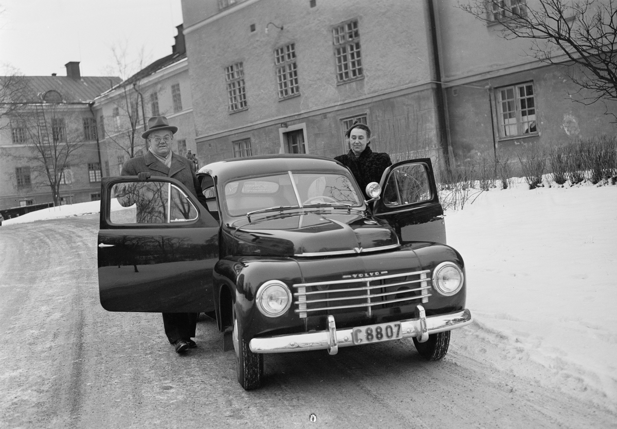 Ulleråkers sjukhus, doktor Wahlström vid sjukbil, Uppsala 1954