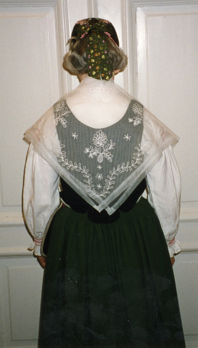 Enslöv Dam Folkdräkt från Halland