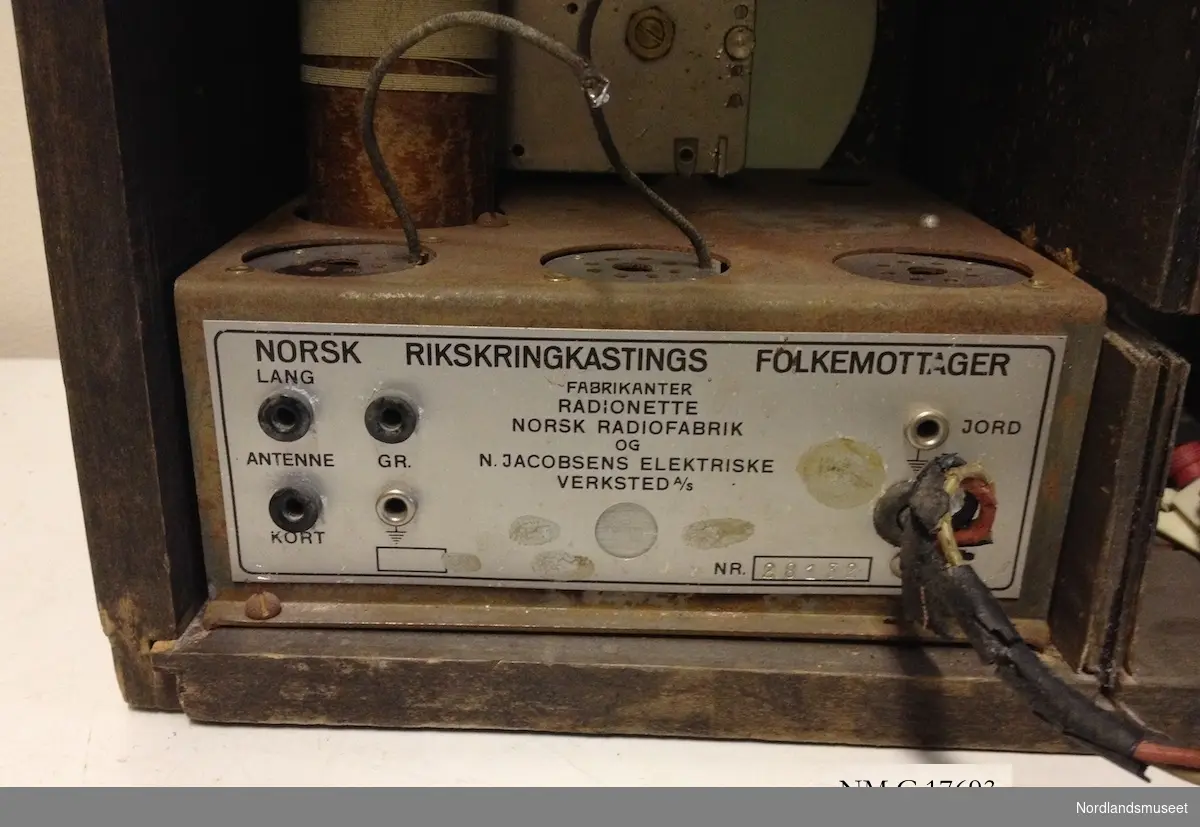 Serienr 28312
Produsert av Radionette og N Jacobsen Elektriske, Oslo