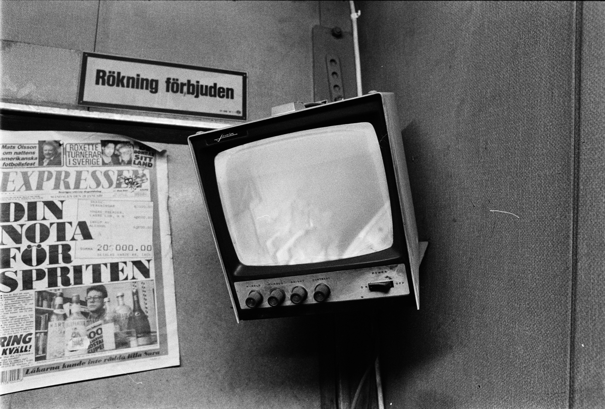 Övervaknings-TV i krossmaskinistens hytt, för kontroll av transportband under hytten. Gruvan under jord, Dannemora Gruvor AB, Dannemora, Uppland augusti 1991