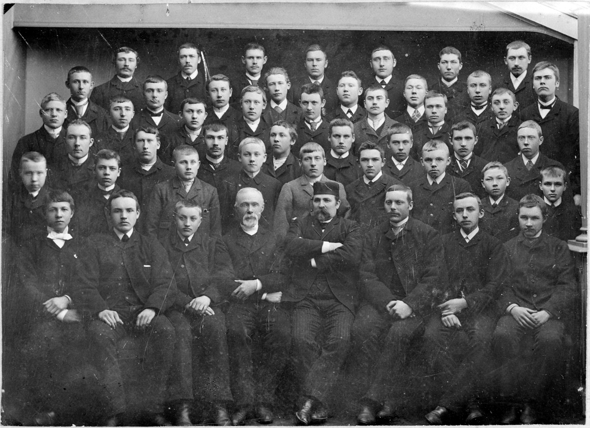 Elever og lærere på amtskolen, skoleåret 1894/95, Stadsbygd.