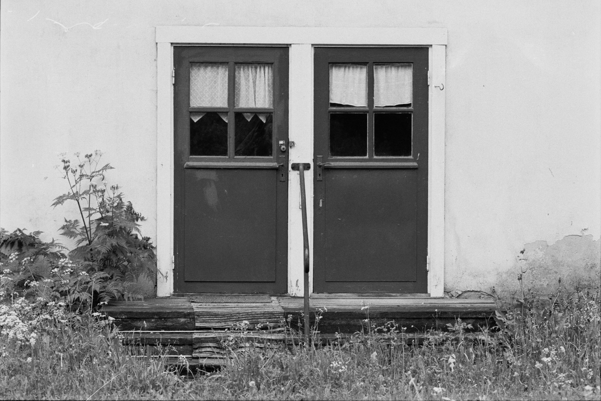 Dörrar, Dannemora, Uppland augusti 1991