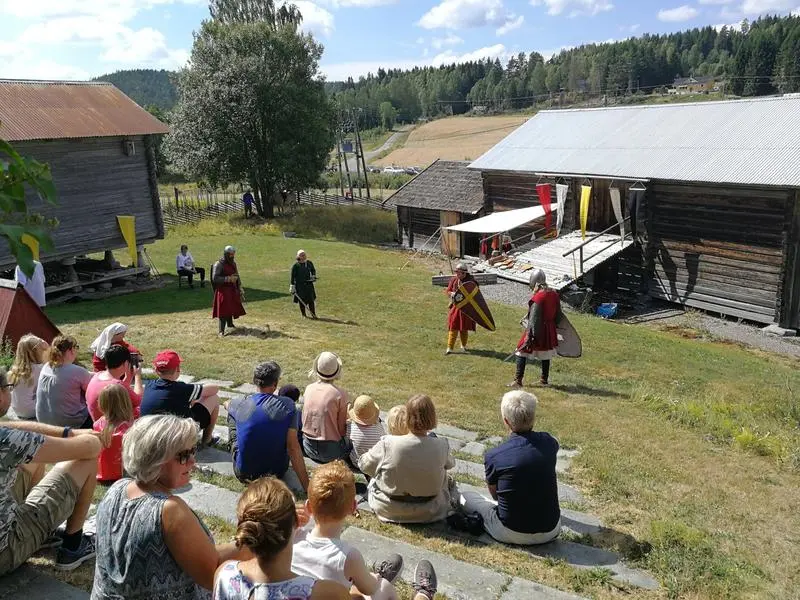 Kampshow under Middelalderdagen på Almenninga