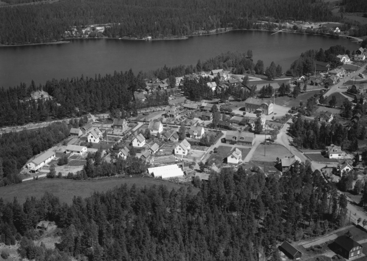 Flygfoto över Hjältevad i Eksjö kommun. Nr P 216