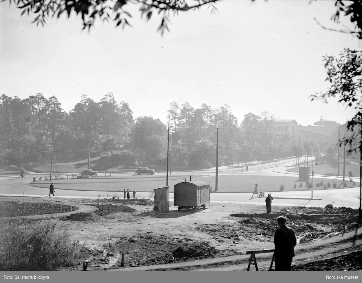 Enligt påskrift"Mariebergsparken plats för kyrkobygge" år 1946. Vy över Mariebergsparken med markarbeten närmast kameran.