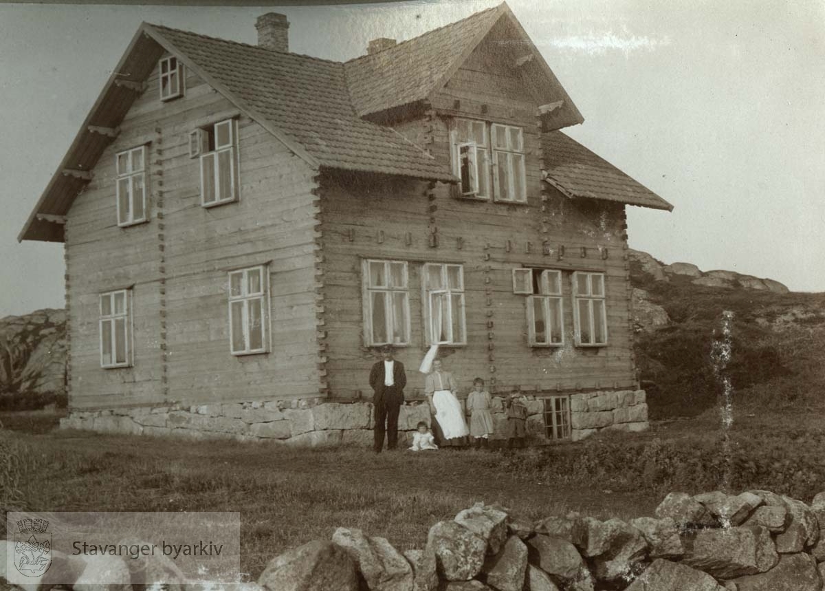 Jernbanemann Gabriel Lindtjørn med famile på Ogna