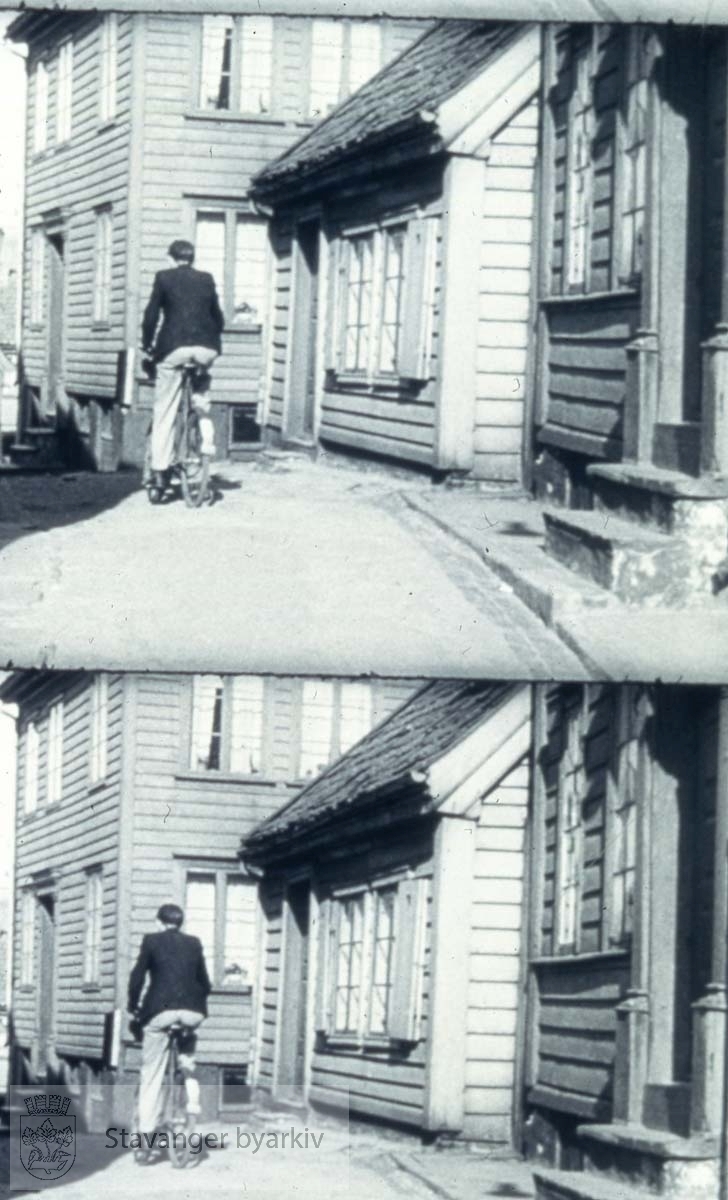 .Stillbilder fra enten "Stavanger St. Svithuns by" eller "Klipp fra et århundre - Stavanger kinematografer 75 år".Begge filmene kan lånes på Stavanger bibliotek