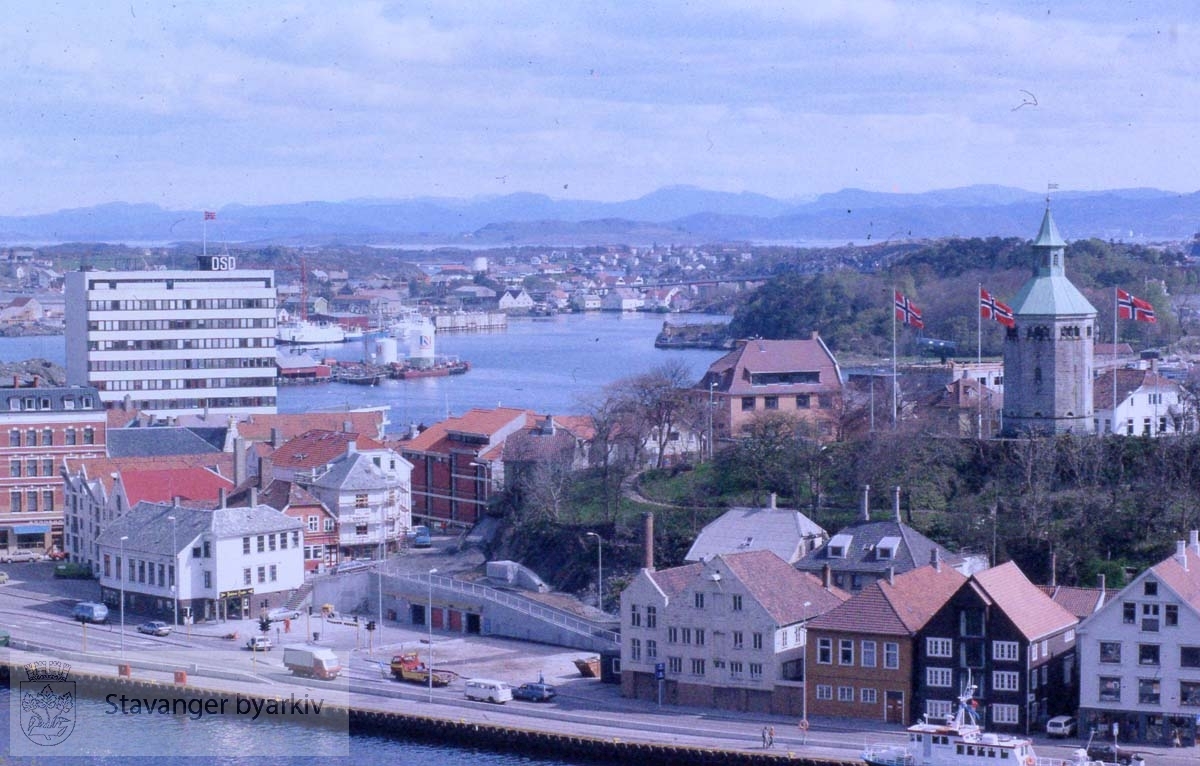 Vågen med Skagenkaien.Valbergtårnet til høyre.DSD-bygget og litt av Victoria Hotel til venstre.Hundvåg i bakgrunnen
