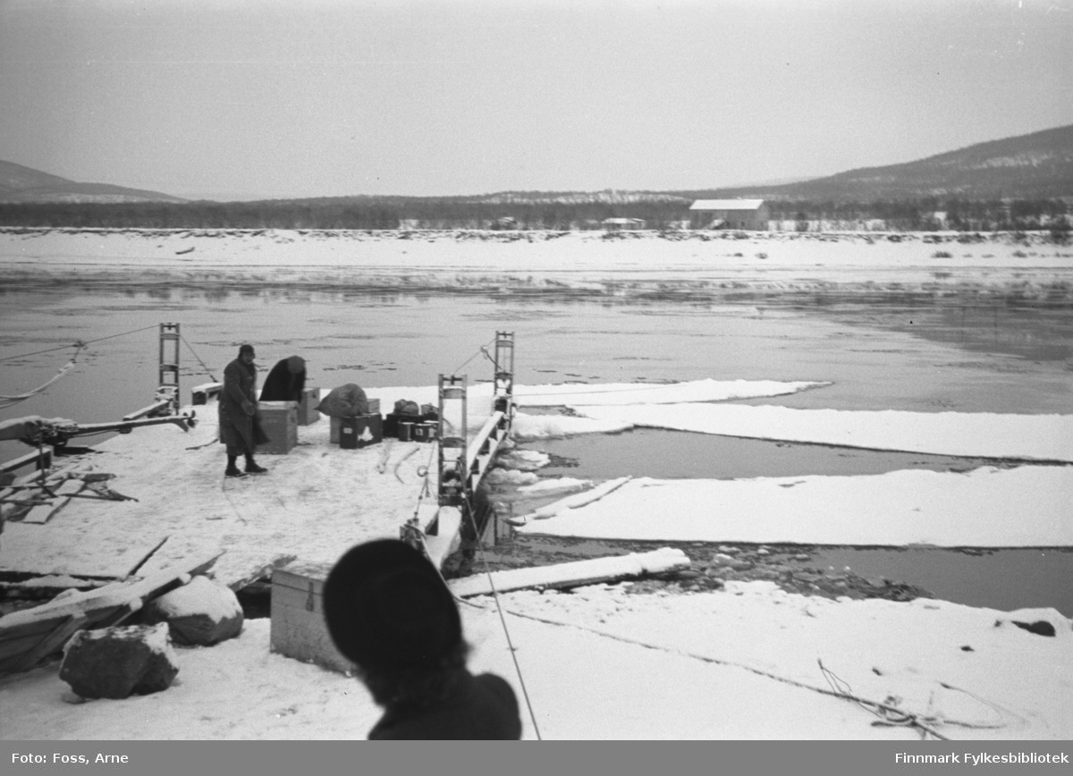 Seida fergested, oktober 1946. "Vannet er nesten bare issørpe, tidlig på dagen".