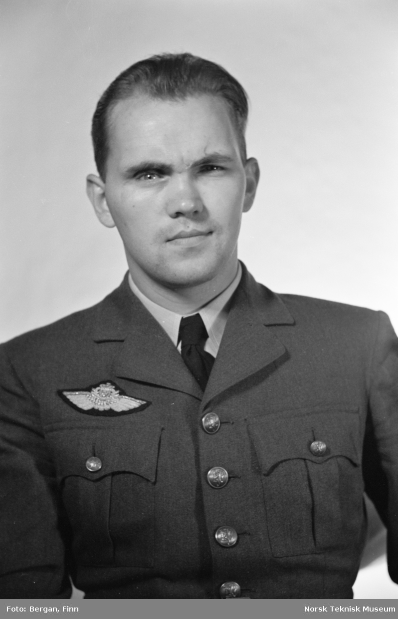 Portrett, uniform, A. Heisholdt