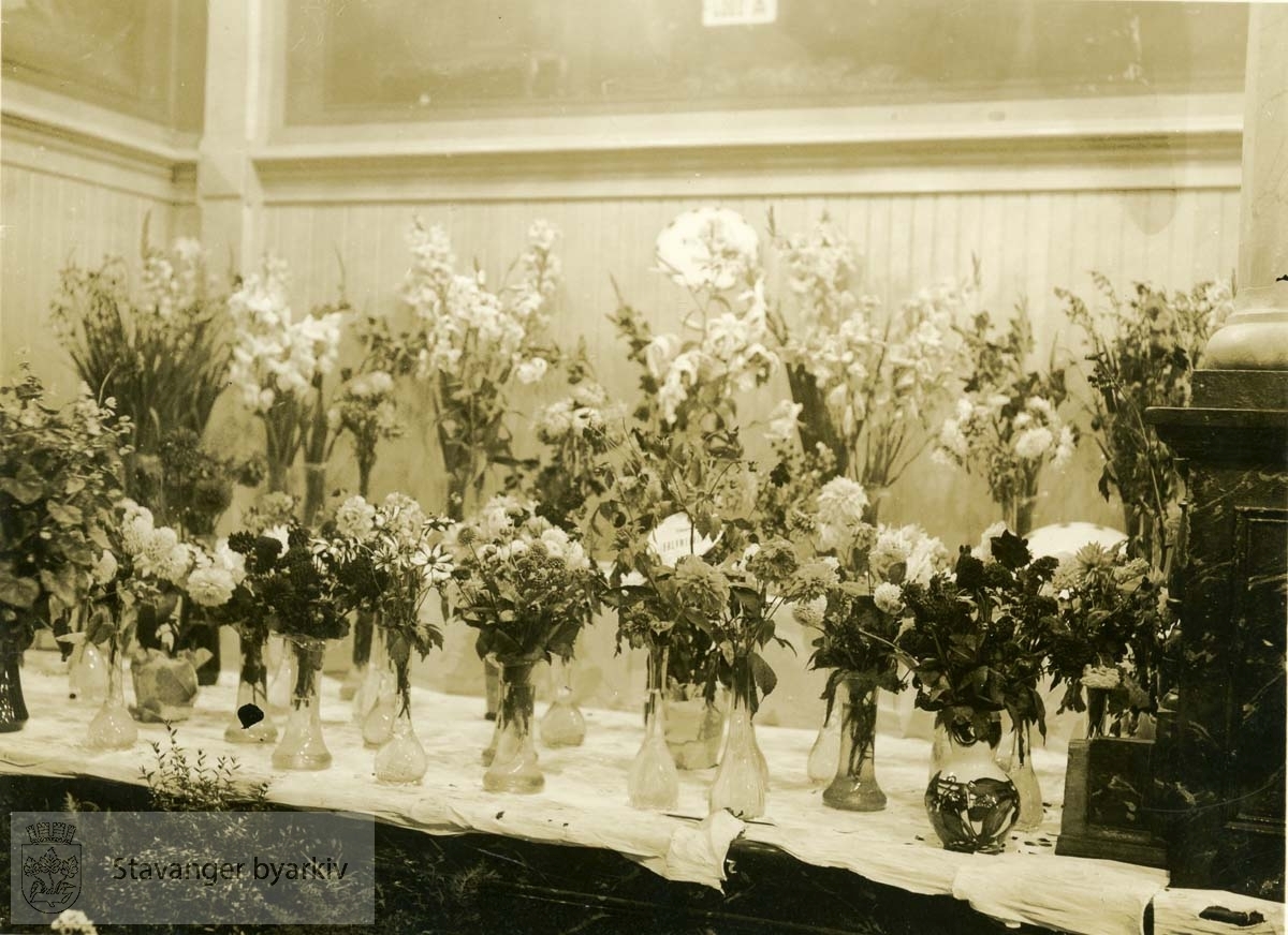 Vaser med blomster.