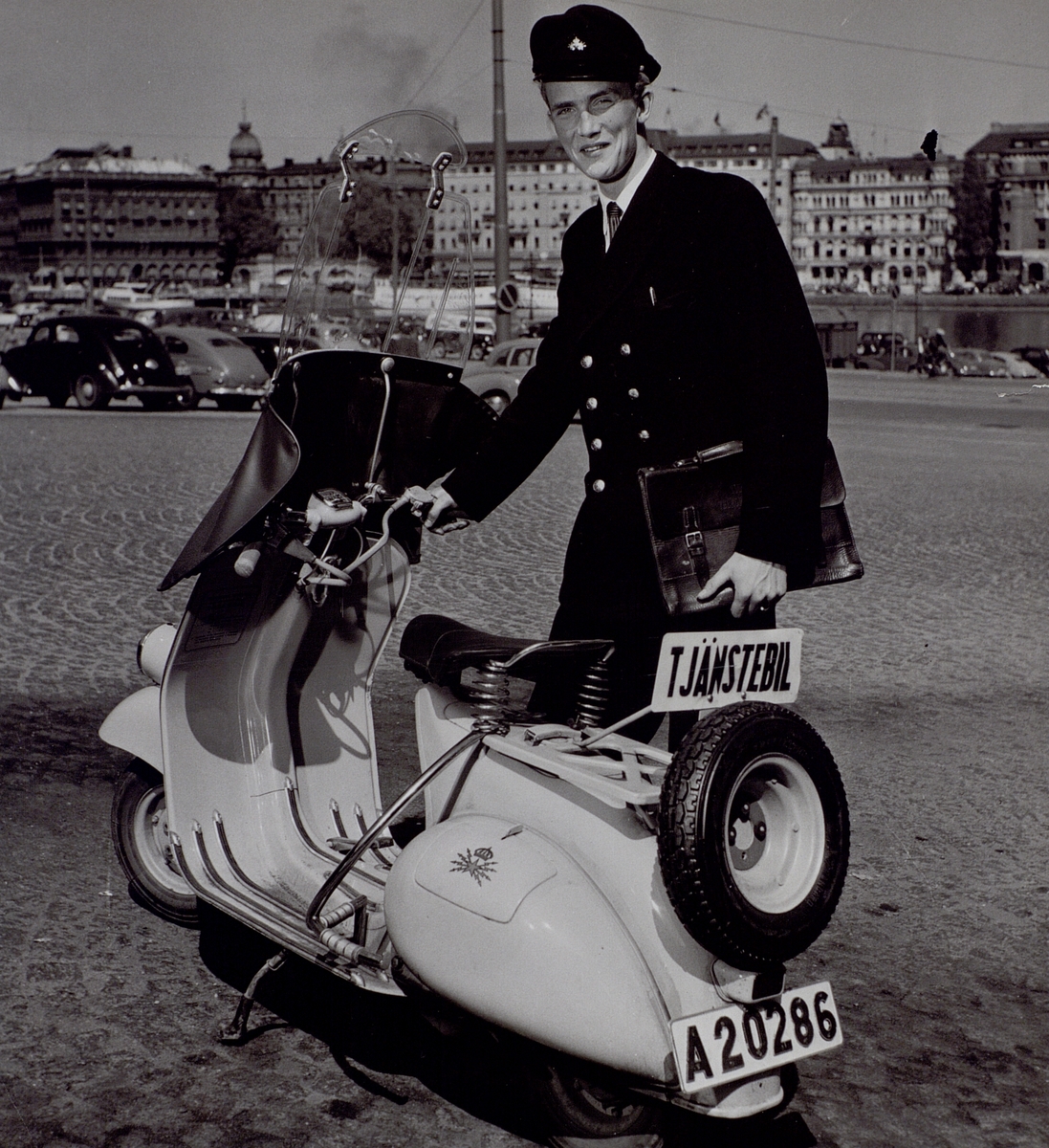 Stockholm. Telegrambärare, ( omkring 1950-talet).