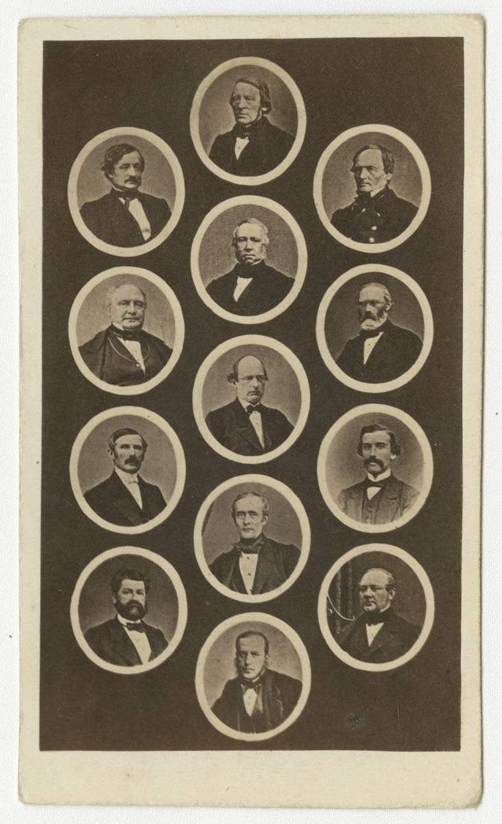 Grupporträtt av Stockholms representanter av riksdagens andra kammare åren 1867-68.