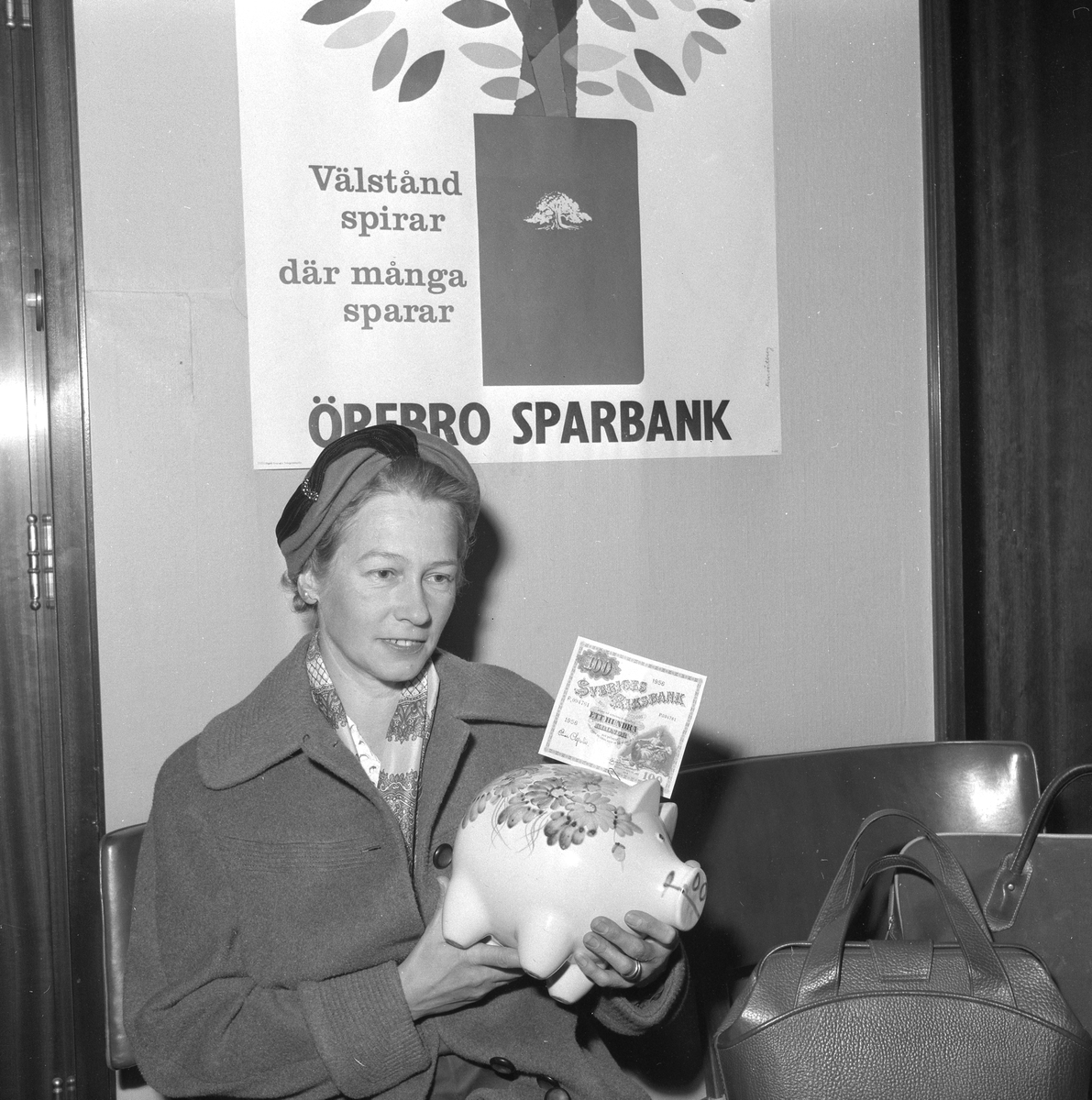 Örebrodam får sparbelöning.
30 oktober 1958.