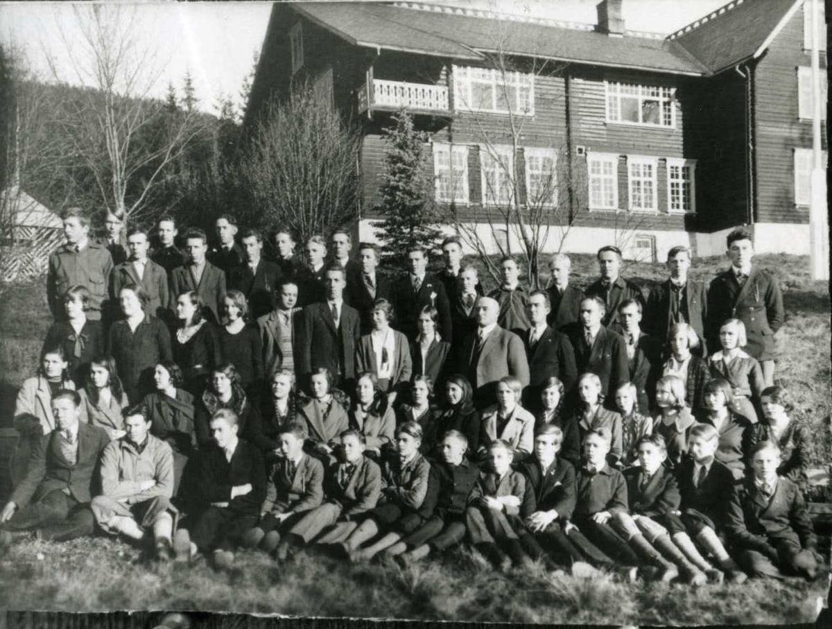 Elever fra Lands Fylkesskole 1931 - 1932.