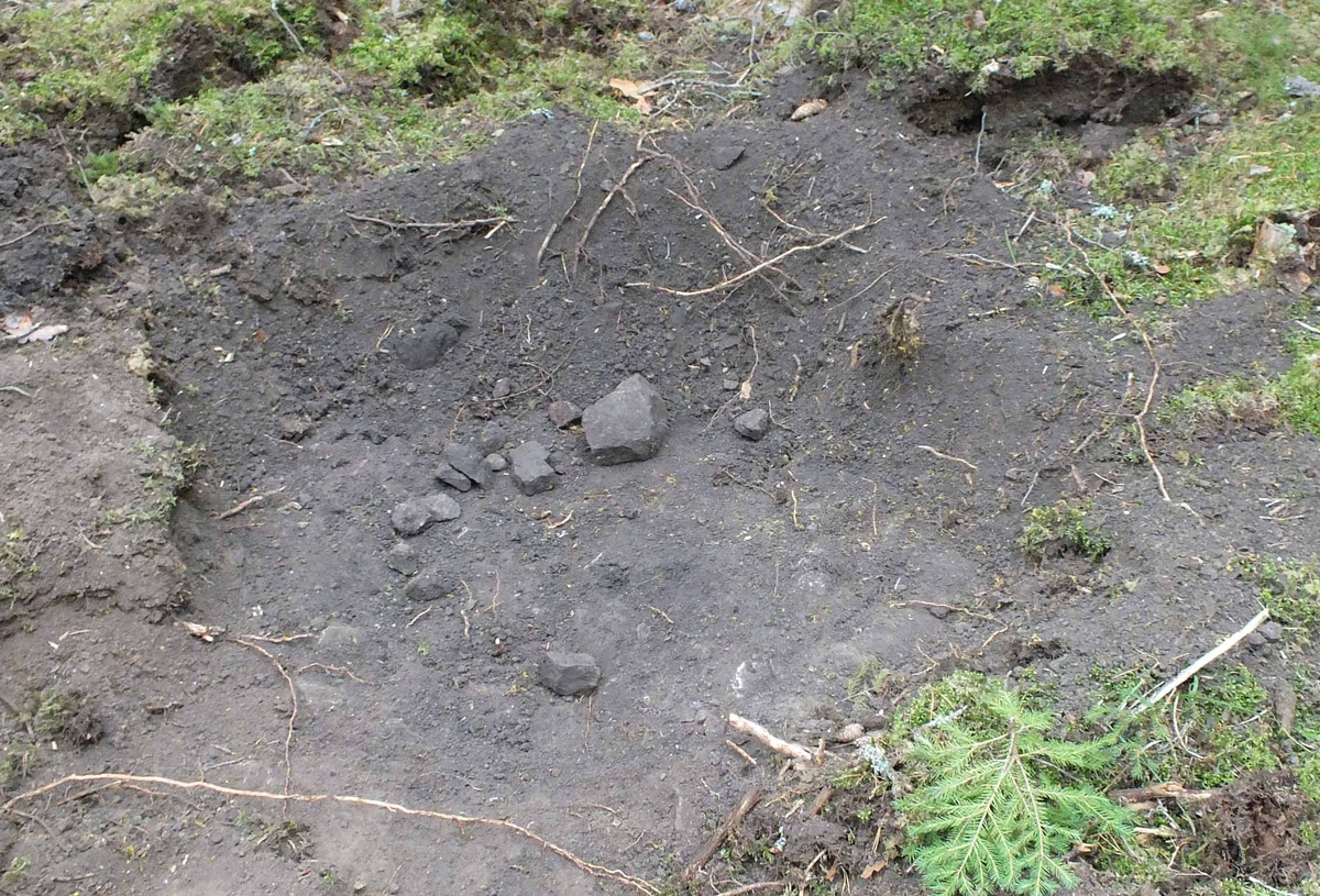 Arkeologisk utredning, den bleka härden A818 inom stenfri yta, objekt 25, Fullerö, Uppsala 2018
