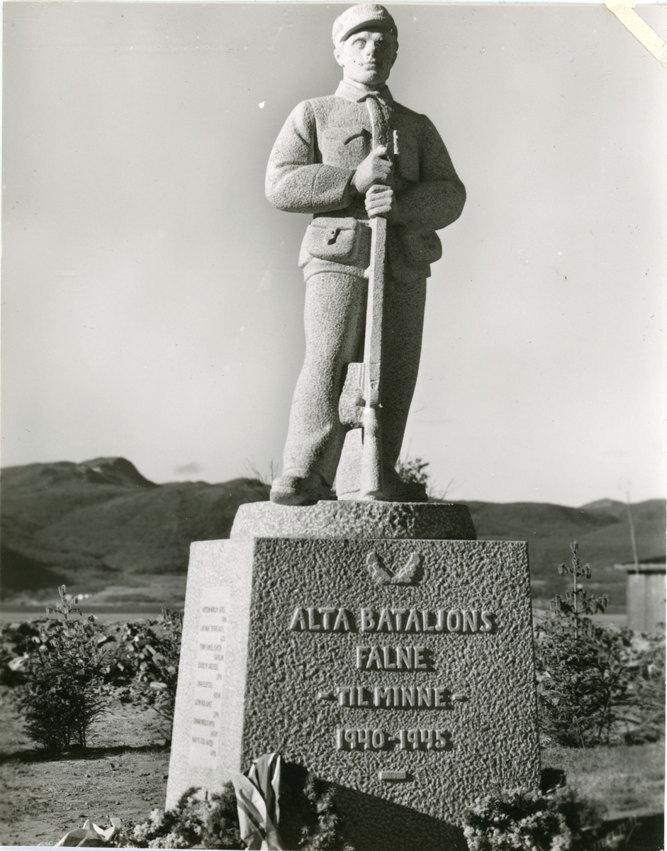 Monument til minne om de falne fra Alta Bataljon. Avduket 1949.