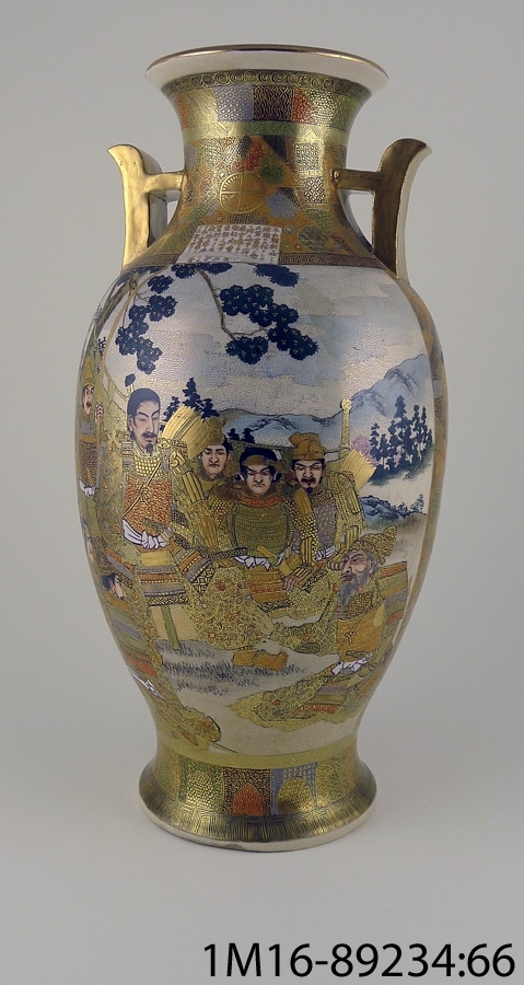 Urna av keramik, rund med hänklar, kinesisk, handmålad, detaljerad, figurativ dekor i många färger och guld.