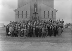 Deltakere på bispedømmemøte foran Vadsø kirke 13.8.1960. Kir