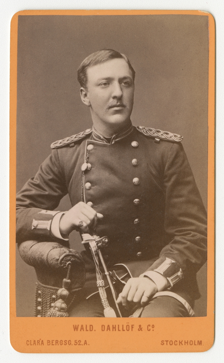 Porträtt av Henrik Fredrik (Fritz) Adolf Nauckhoff, underlöjtnant vid Bohusläns regemente I 17.