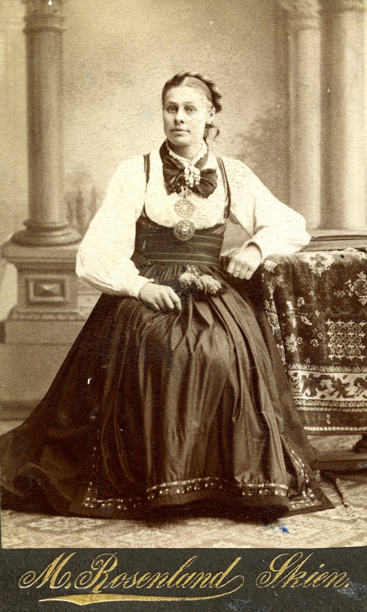 Atelierfoto av Anne Espedal, tatt i 1890-åra.